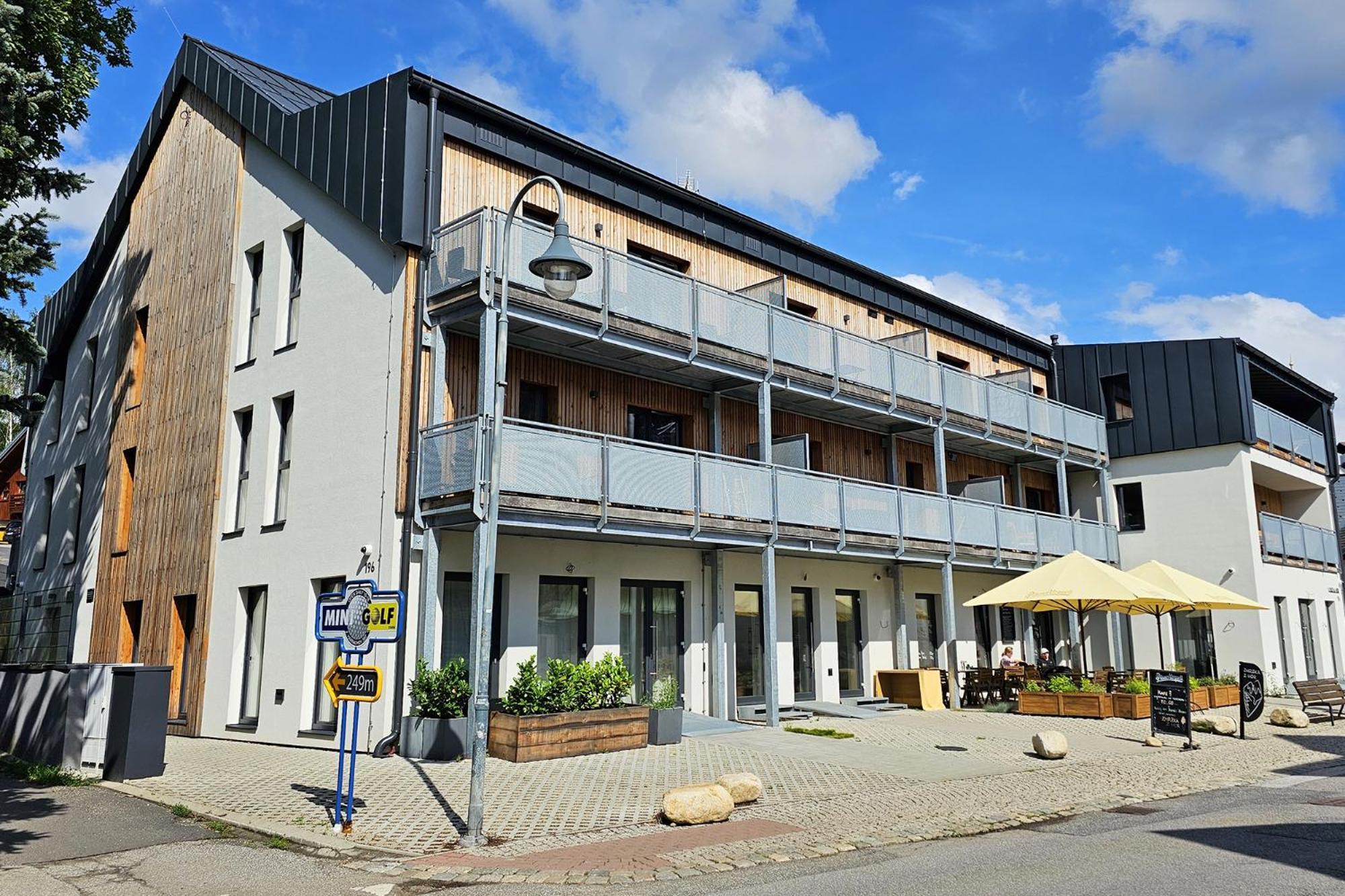 Enjoyharrachov - Atraktivni Slunny Klimatizovany Apartman 14 V Centru Harrachova Se Saunou, Parkovanim, Wifi-Wlan, Sat, Herni Konzoli, Pc S Win 10, Netflix Zdarma A Moznosti Dobijeni Auta S Jedinecnym Vyhledem Na Certovu Horu Se Skokanskymi Mustky Zewnętrze zdjęcie